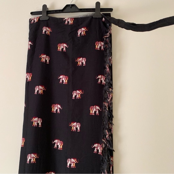 Sarong. Beautiful Elephant prints. 44x58. - Picture 2 of 6